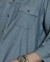 Camisa em malha jeans c/bolsos e mg comprida