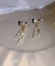 Aretes de moño con detalles en diamantes - comprar en línea