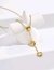 Collar delicado y elegante con tres dijes de corazón - comprar en línea