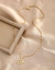 Collar con un dije de gato con un cuerpo de tulipán rosaß - comprar en línea