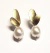 Brinco ouro folhas perola
