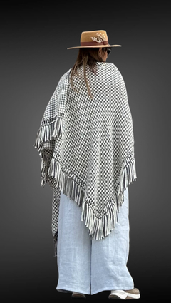 RUANAS TEJIDAS EN TELAR, llama baby doble cabo - tienda online
