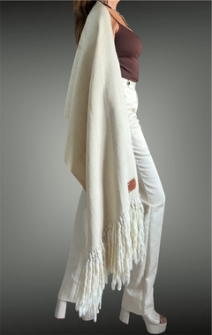 Media manta con flecos en Merino flame - comprar online