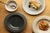 PLATO CARNE DE PORCELANA CONFIERE TAUPE DE 24CM en internet