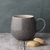 TAZA DE STONEWARE 350ML ESMALTE DOBLE REACTIVO COLOR CARBON APTO PARA MICROONDAS Y LAVAVAJILLAS 9X13CM en internet