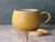 TAZA DE STONEWARE CHEVRON 350ML CON DISENO DE RELIEVE AMARILLO APTO PARA MICROONDAS Y LAVAVAJILLAS 9X13CM en internet