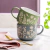 TAZA 400ML ELABORADA DE GRES AZUL CON DISENO DE MARGARITAS Y FOLLAJE - Tendence