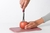 DESCORAZONADOR DE MANZANA ACERO INOXIDABLE CON MANGO ROJO en internet