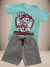 Conjunto infantil masculino com camiseta azul e shorts cinza. A camiseta possui estampa do personagem Marshall de Patrulha Canina.
Descubra a Flor do Gato, loja de roupas infantis em Taubaté, Pindamonhangaba, Caçapava e Tremembé, com moda de qualidade e e
