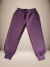 A calça infantil de moletom unissex da Flor do Gato é a escolha perfeita para crianças que buscam conforto, praticidade e estilo no dia a dia.
Com modelagem moderna e ajuste confortável, esta calça é ideal para meninos e meninas usarem em qualquer ocasião