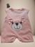Macacão infantil rosa com estampa de urso e laços, ideal para bebês de 0 a 24 meses.
Descubra a Flor do Gato, loja de roupas infantis em Taubaté, Pindamonhangaba, Caçapava e Tremembé, com moda de qualidade e estilo para bebês e crianças.