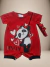 Macacão infantil vermelho com estampa de panda e corações, ideal para bebês de 0 a 24 meses.
Descubra a Flor do Gato, loja de roupas infantis em Taubaté, Pindamonhangaba, Caçapava e Tremembé, com moda de qualidade e estilo para bebês e crianças.