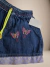 Shorts jeans infantis com bordado de borboletas coloridas e detalhe em tecido lilás na barra.
Descubra a Flor do Gato, loja de roupas infantis em Taubaté, Pindamonhangaba, Caçapava e Tremembé, com moda de qualidade e estilo para bebês e crianças.