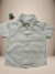 Camisa infantil masculina de linho em tons claros com listras verdes, ideal para crianças de 1 a 9 anos.
Descubra a Flor do Gato, loja de roupas infantis em Taubaté, Pindamonhangaba, Caçapava e Tremembé, com moda de qualidade e estilo para bebês e criança