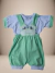 Macacão infantil em tons de azul e verde com estampa de gatinhos e a palavra "Xodó" em bordado.

Descubra a Flor do Gato, loja de roupas infantis em Taubaté, Pindamonhangaba, Caçapava e Tremembé, com moda de qualidade e estilo para bebês e crianças.