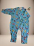 Macacão infantil da Linha Zip & Dream com estampa colorida de foguetes, planetas e estrelas sobre fundo azul.

Descubra a Flor do Gato, loja de roupas infantis em Taubaté, Pindamonhangaba, Caçapava e Tremembé, com moda de qualidade e estilo para bebês 