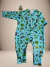 Macacão infantil da linha Zip & Dream, com estampas coloridas de animais e folhas em fundo azul.

Descubra a Flor do Gato, loja de roupas infantis em Taubaté, Pindamonhangaba, Caçapava e Tremembé, com moda de qualidade e estilo para bebês e crianças.