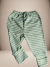 Calça de bebê reversível com listras verdes e brancas, ideal para crianças de 0 a 24 meses.

Descubra a Flor do Gato, loja de roupas infantis em Taubaté, Pindamonhangaba, Caçapava e Tremembé, com moda de qualidade e estilo para bebês e crianças.