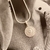 Pingente Medalha Cravejada de Cristal - comprar online