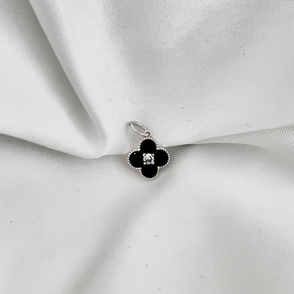 Pingente Trevo Ônix Zircônia