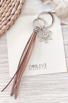 Llavero flecos camel - comprar online