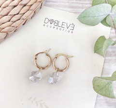 Aros de acero dorado con flores de cristal