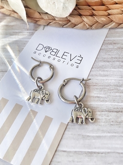 Aros de acero con dijes varios - Doblevé Accesorios Mayorista