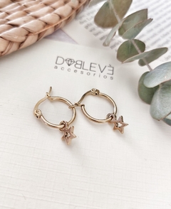 Aros de acero dorado con estrellitas - comprar online