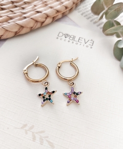 Aros de acero dorado estrellas con strass multicolor