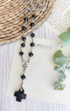 Collar denario con CRUZ DE CRISTAL negro