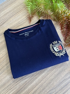 CAMISETA TOMMY na internet