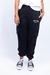 ¡Conocé nuestro espectacular Pantalón "Chaco" Dollfins B82 y llevá tu estilo a otro nivel! Este modelo es perfecto para aquellos que buscan comodidad y un toque urbano en su outfit diario.
Características destacadas:


Confección en algodón con frisa: Sua