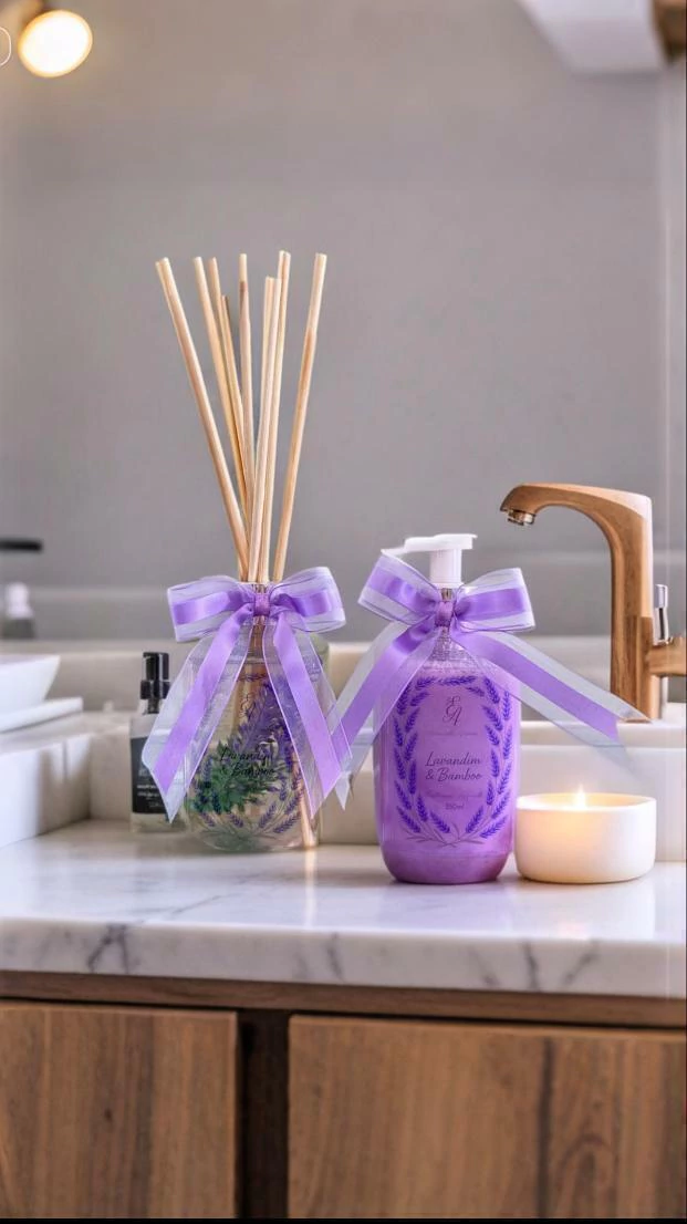 Kit Difusor de Aromas e Sabonete Hidratante Lavanda Home 350ml - Essencialle Aromas