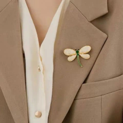 Broche Libélula cravejada - Liligoldstore