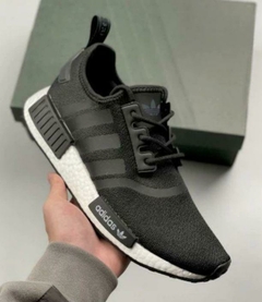 Tênis Adidas na internet