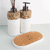 Kit lavabo Atenas com dois dispensers e base de cortiça, decorados com pedras naturais.