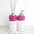 Conjunto de lavabo Malaya com dispenser de sabão e difusor, decorado com pedras roxas e base branca.