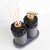 Kit Lavabo Tóquio com dispenser e varetas decorativas em base preta e detalhes dourados.