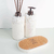 Kit Lavabo Santorini com frascos brancos e detalhes em pedras brancas, incluindo dispensador e difusor.