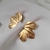 Brinco Pétala Dourado Acetinado