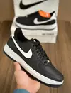 NIKE PREMIUM NEGRAS PIPA BLANCA