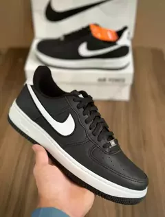 NIKE PREMIUM NEGRAS PIPA BLANCA