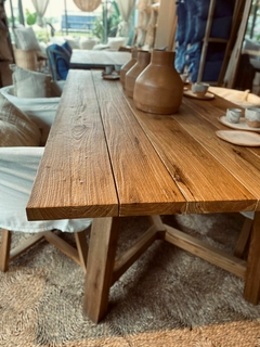 Mesa comedor de peteribí arenada