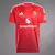 Camisa vermelha do Manchester United, modelo I 24/25, da Adidas, com detalhes em branco e logotipo da Snapdragon.