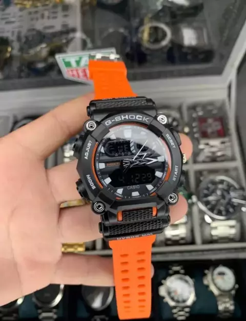 Relógio G-shock GA900 preto/laranja.