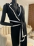 Conjunto negro con blanco en internet