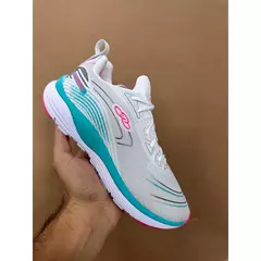 Tênis Feminino Olympikus Runner na internet