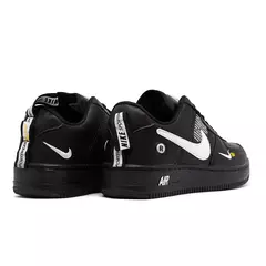Tênis Nike Air Force TM na internet