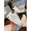 TÊNIS FEMININO NEW BALANCE NOBUCK