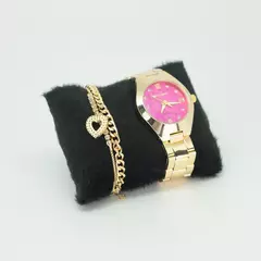 Kit Relógio Feminino Elegance e Pulseira com Pingente na internet